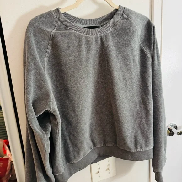 CARBON 38 Raglan Grey Pullover in Velour - Picture 6 of 7